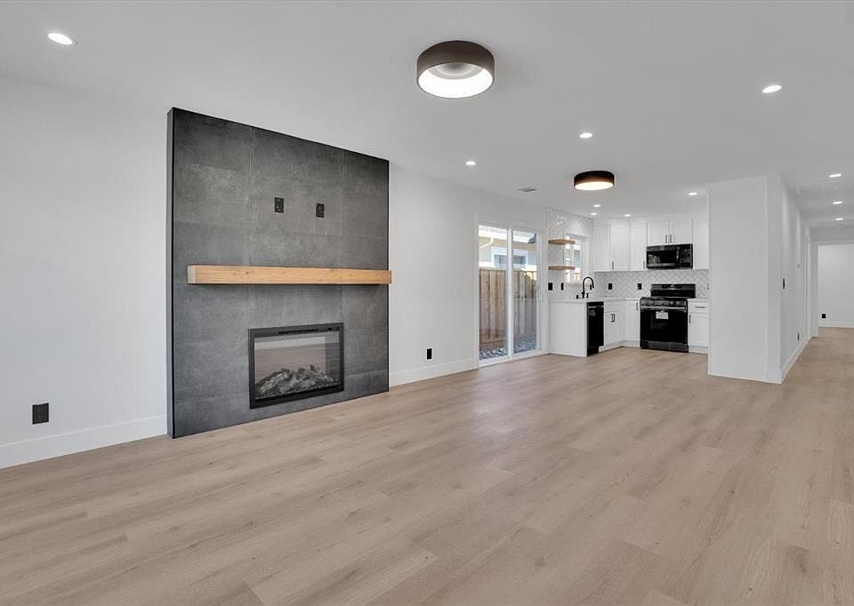 Living Room & Kitchen