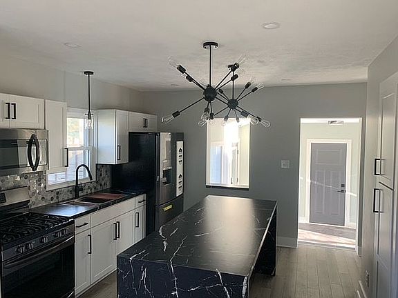 5th image of 2284 Edgewater Dr NE