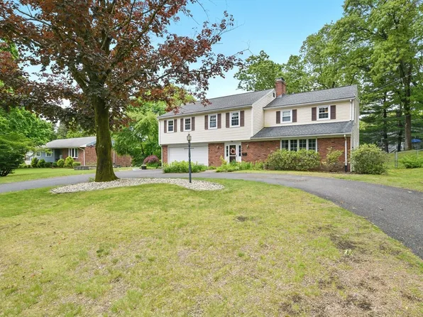 88 Redfern Dr, Longmeadow, MA 01106