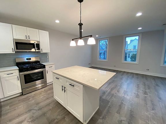 3rd image of 2725 N Drake Ave #1