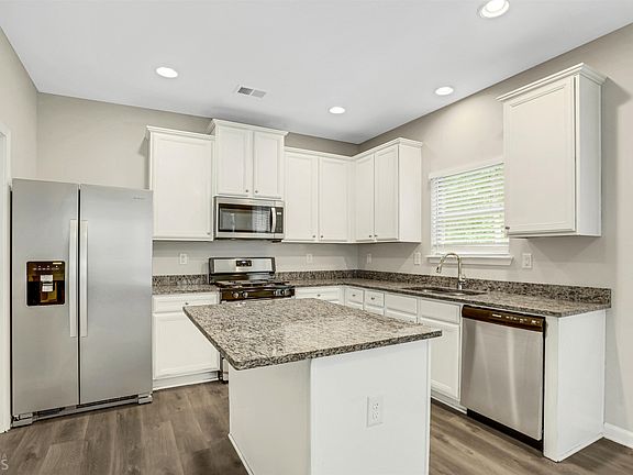 5th image of 3412 Rosebud Park Dr