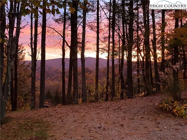 130 Maddox Way, Elk Park, NC 28622