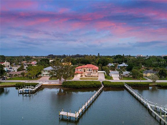 2nd image of 107 Sunset Dr