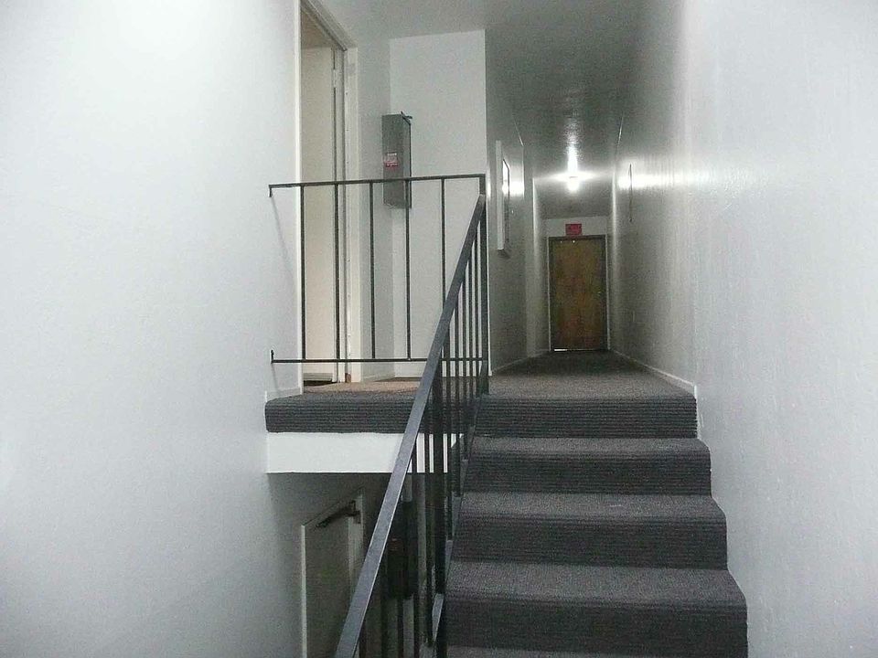 1st image of 649 Villa St APT 3
