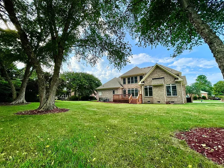 1709 Timber Ridge Ct — Photo 2