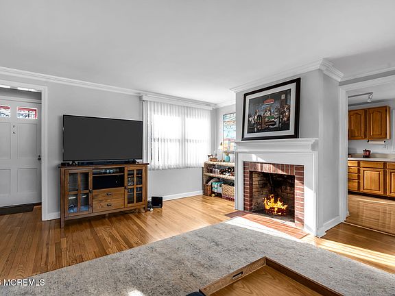 4th image of 80 Wilson Ave