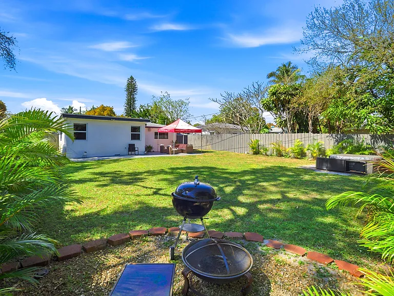 1234 NW 7th Ave — Photo 12