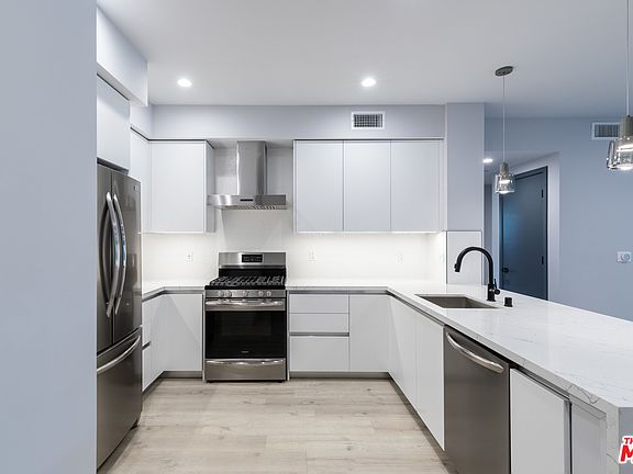 2nd image of 900 Wilcox Ave #105