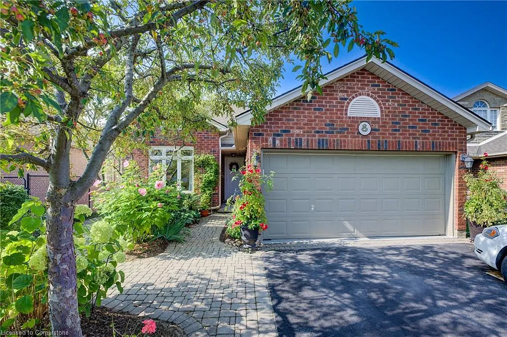 8 Munroe Cres photo 1