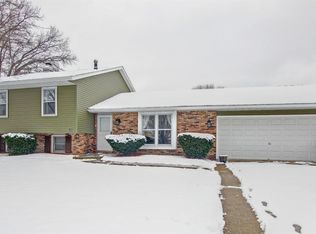 1542 Fox Point Dr, Chesterton, IN 46304