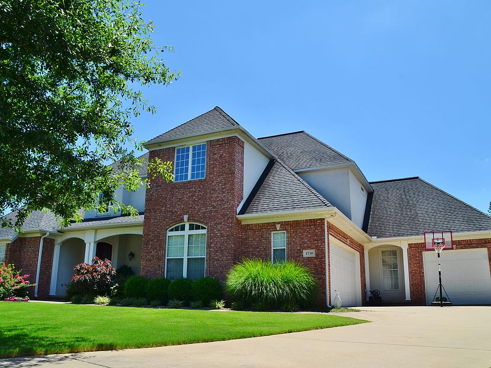 1st image of 1710 W Saddlebrook Dr