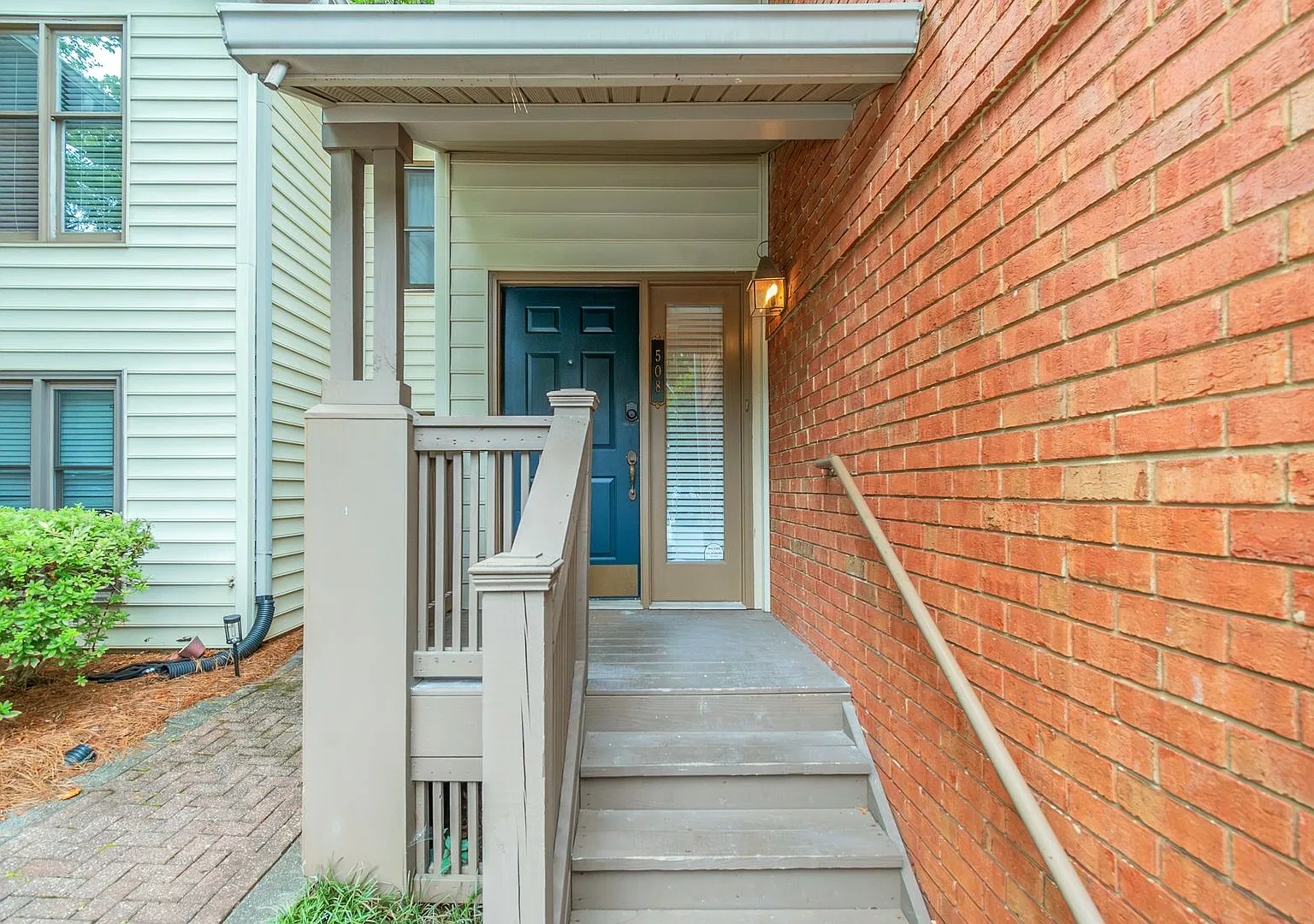 Charming 3-Bedroom Condo in Sandy Springs Convenient Location & Community Amenities! — Photo 4