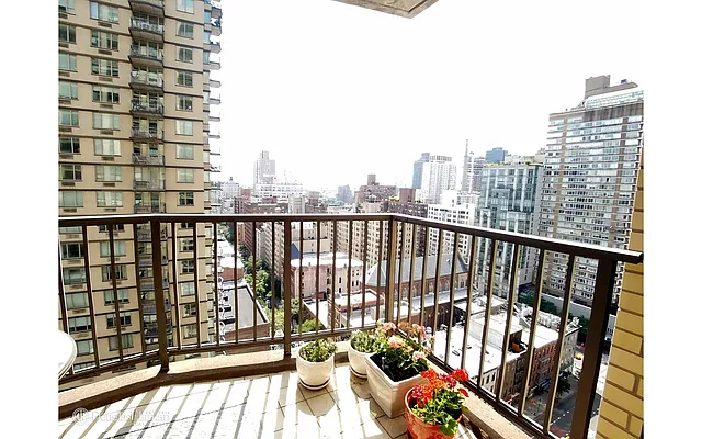 Rented by Douglas Elliman | media 36