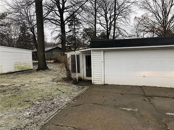 5th image of 32845 Parkway Dr