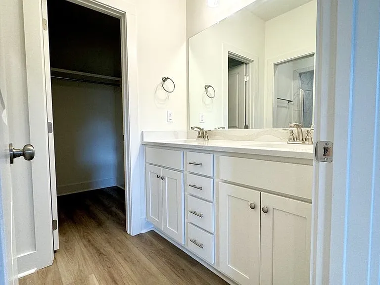 1108 Runningvine Ln — Photo 8