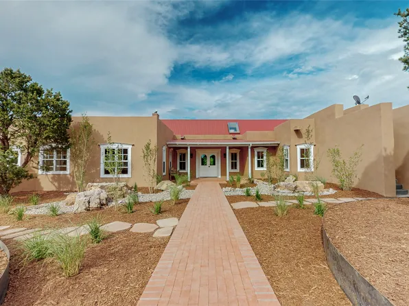 3172 Vista Sandia, Santa Fe, NM 87506