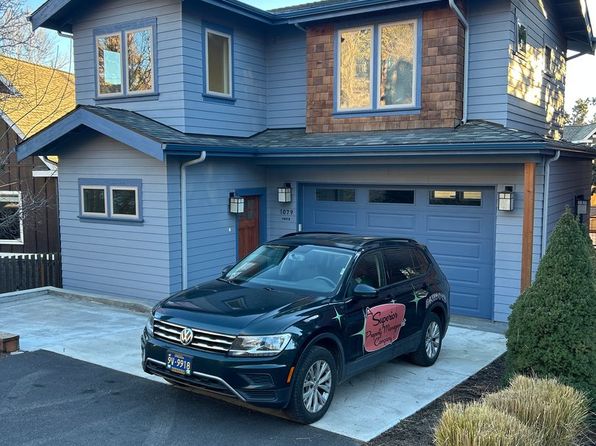 1079 NW Quincy Ave #2