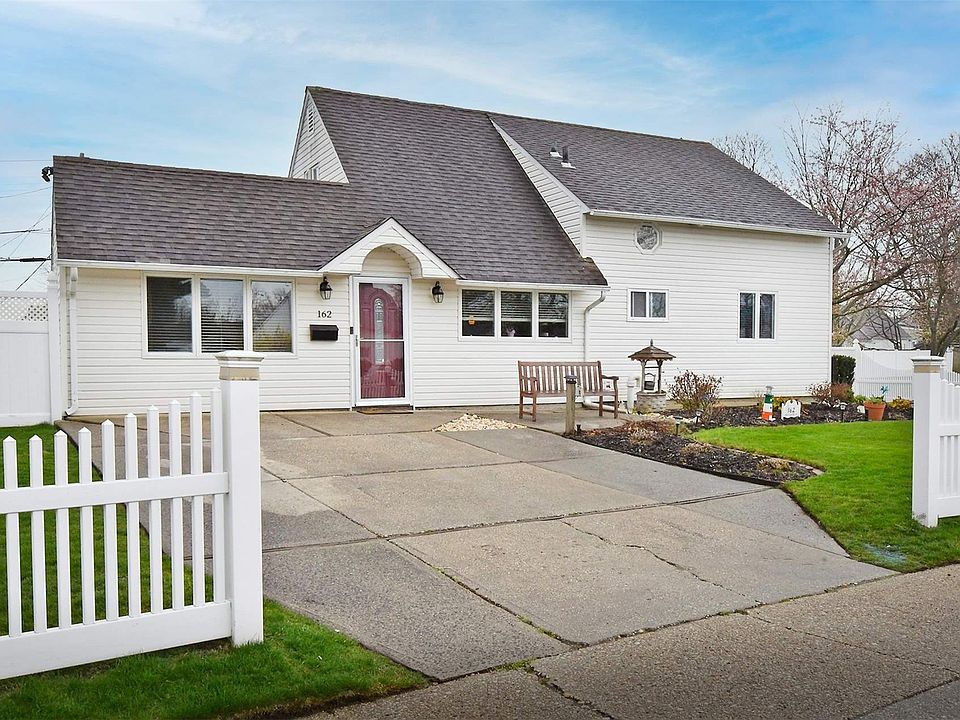 162 Sprucewood Drive, Levittown, NY 11756 Zillow