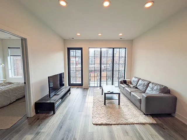 1220 N Bosworth Ave — Photo 4