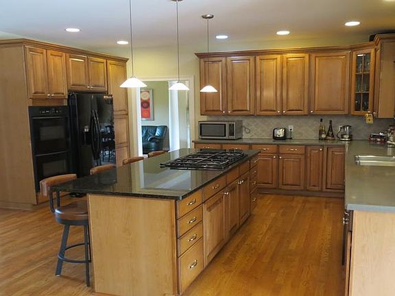3rd image of 778 Cedar Dr