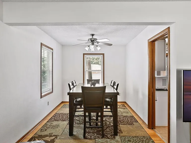 251 Stanley St E — Photo 11