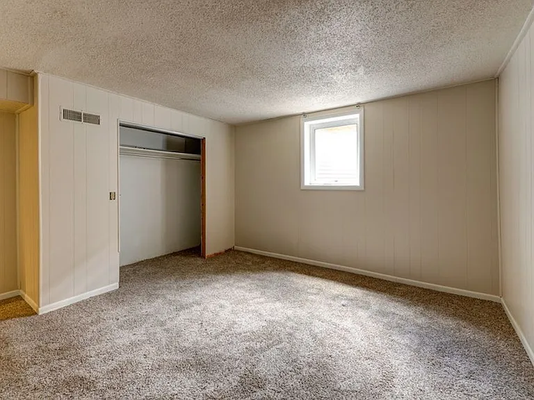 3895 Elmhurst Pl — Photo 13