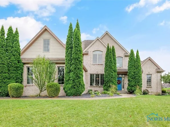 1551 Gleneagles Dr, Bowling Green, OH 43402