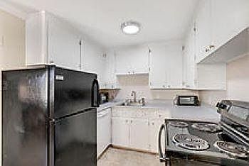 5th image of 1235 Albion St #110