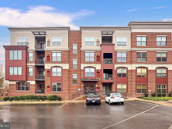 2nd image of 3985 Norton Pl #307