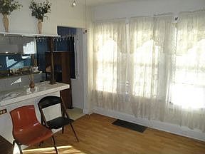4th image of 1142 Kahn Ave