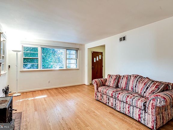 3rd image of 6509 Carlinda Ave