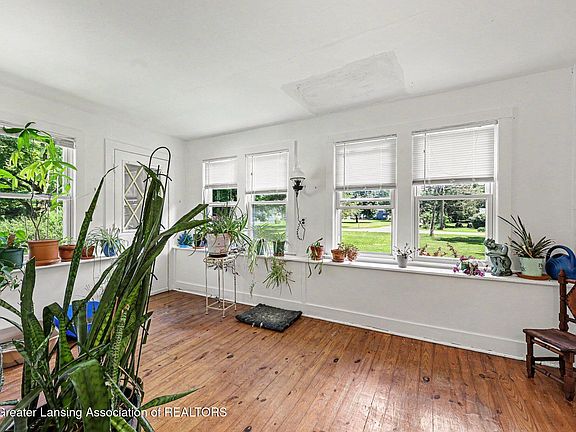 2nd image of 218 N Jackson St