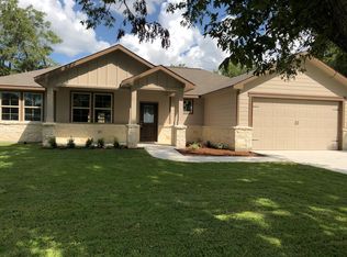 202 N West St, Weimar, TX 78962