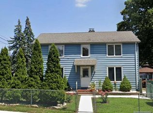 118 18th Ave, Elmwood Park, NJ 07407