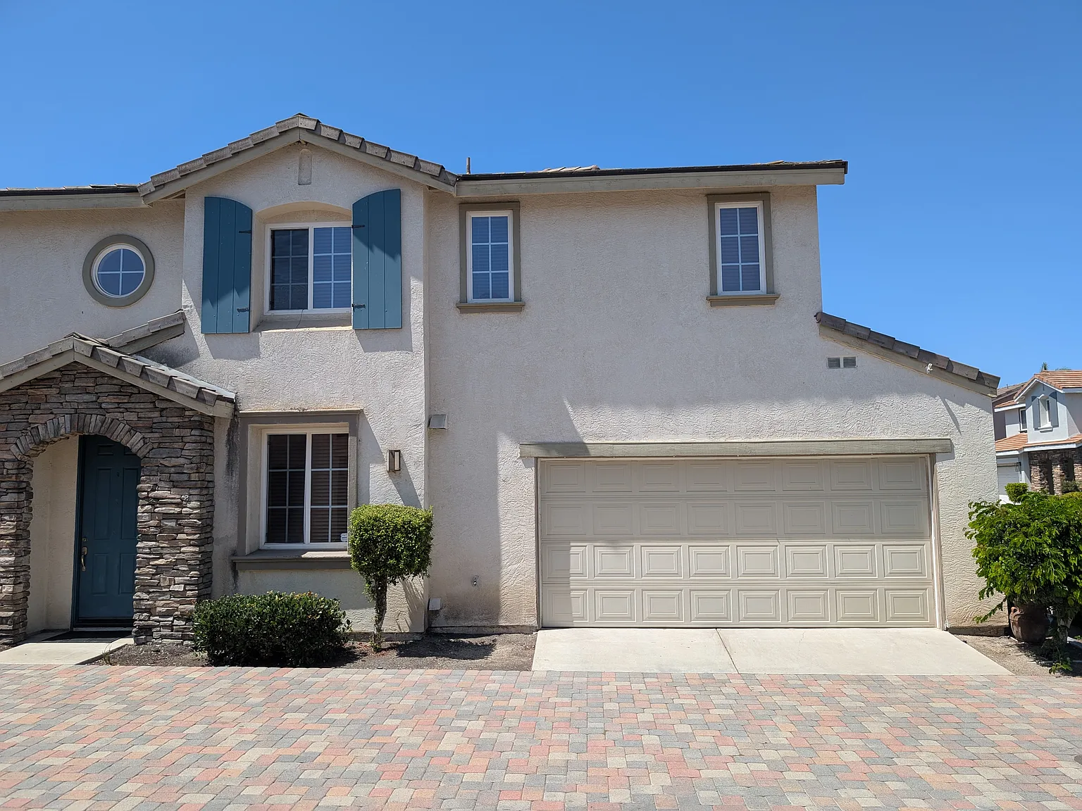 3 bed, 2.5 bath, 1310 sqft, $3,200 — Photo 2