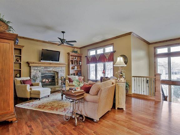 4th image of 1412 E Timber Falls Ct