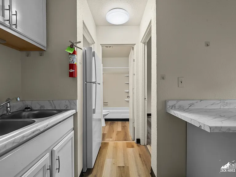 618 Gambell St #11 — Photo 19