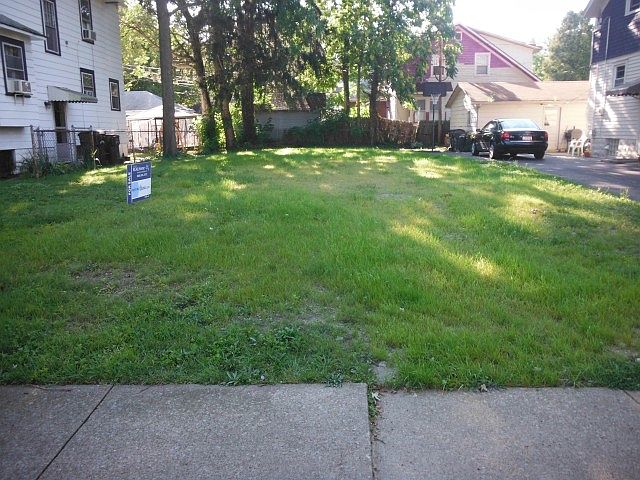 1st image of 907 West Ave