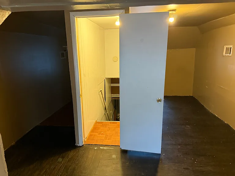 1138 E Jones Ave — Photo 9