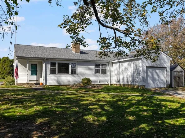 180 McCorrie Ln, Portsmouth, RI 02871