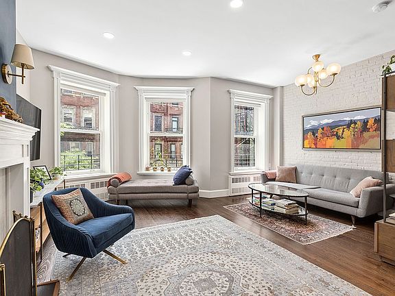 2nd image of 329 W 89th St APT 3