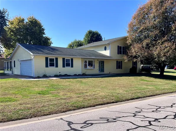 927 Long Branch Rd, Troy, IL 62294