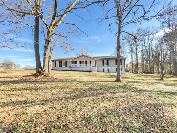 32 Banks St, Maysville, GA 30558