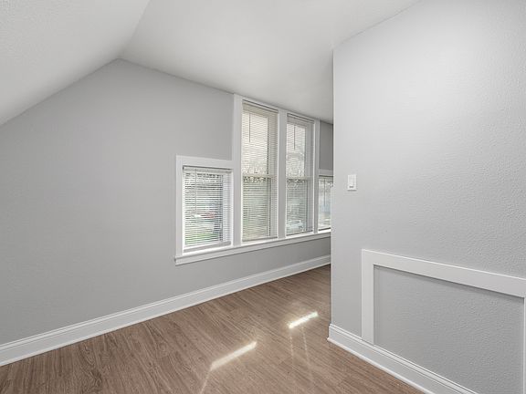 4th image of 221 N Elizabeth St #3