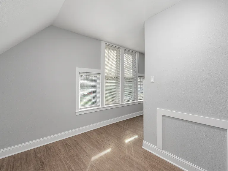 221 N Elizabeth St #3 — Photo 4