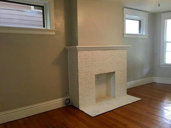 5th image of 1114 W Jefferson Blvd APT 1