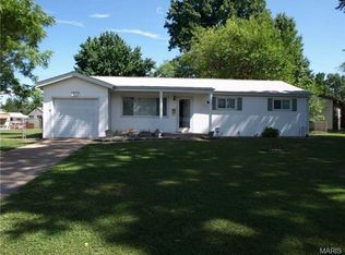 1000 Wycomb Dr, Florissant, MO 63033