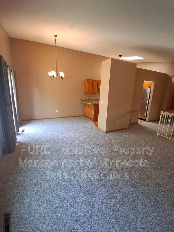 3 bed, 2.0 bath, 1628 sqft, $2,299 — Photo 2