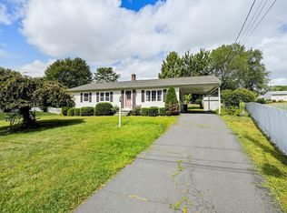 89 Meadowbrook Rd, Holyoke, MA 01040