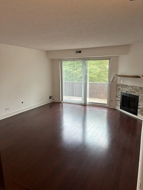 2 bed, 1078 sqft, $1,950 — Photo 3